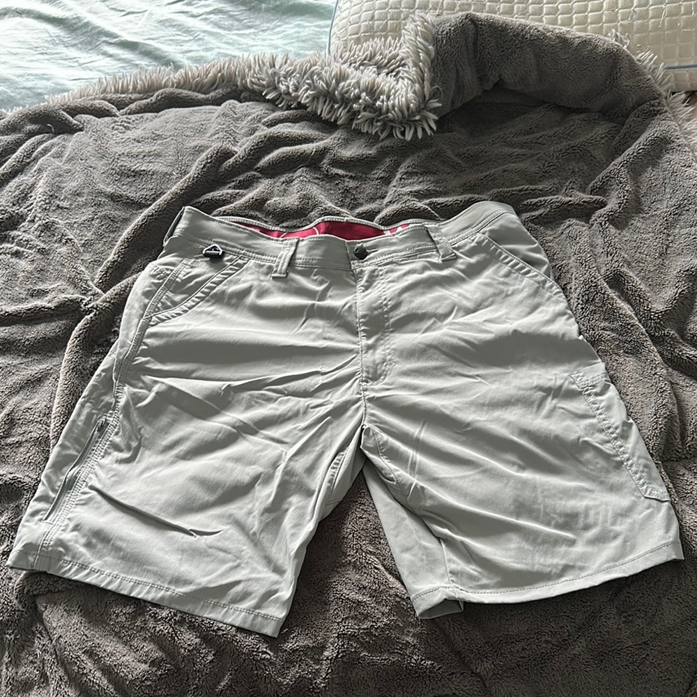 Wrangler Light Gray Casual Shorts Men’s 36. Like new..side zip pocket